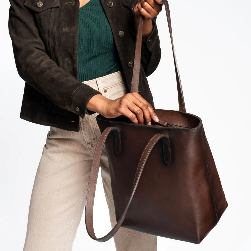 Everyday Tote | Old English (M) (Zipper) - Image 7